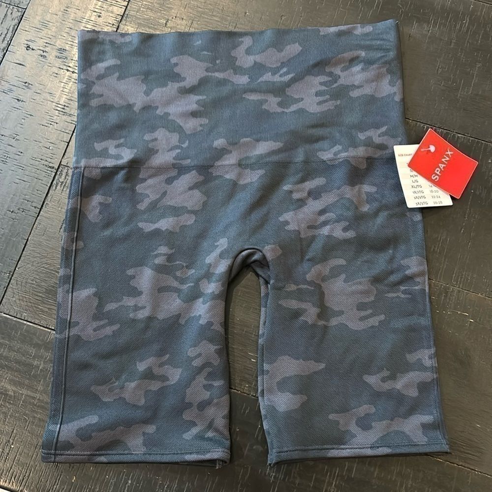 NWT SPANX Look At Me Now Bike Shorts Black Camo Plus Medium Highrise